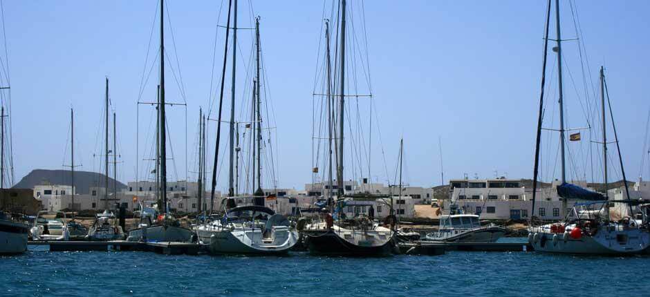 Caleta de Sebo Mariny i przystanie na Lanzarote