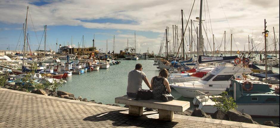 Przystań Corralejo Mariny i przystanie na Fuerteventurze