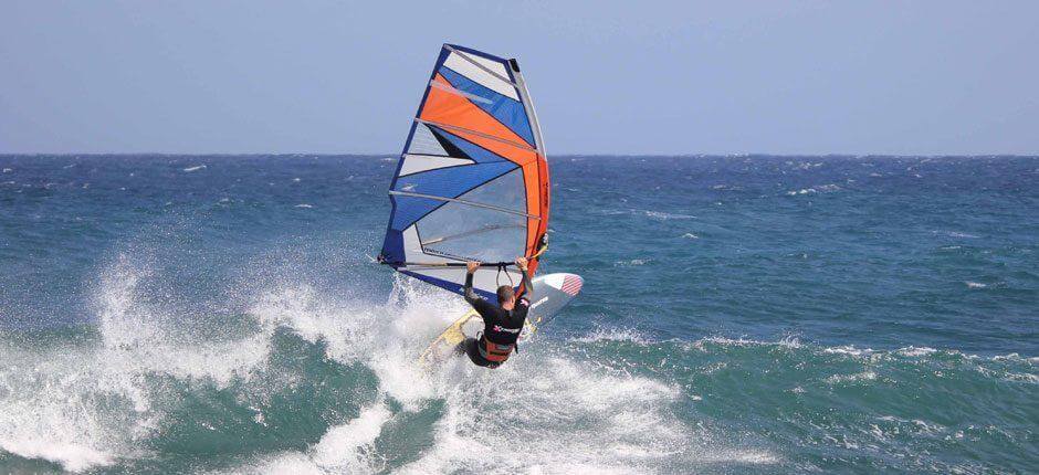 Windsurf w Jameos del Agua Spoty do windsurfingu na Lanzarote