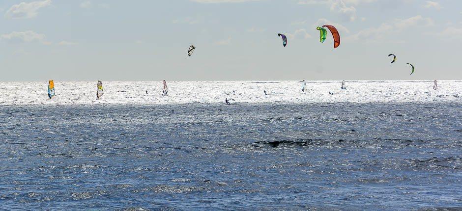 Kitesurfing na plaży w El Médano Miejsca kitesurfingowe na Teneryfie