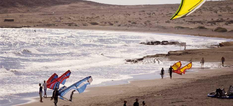 Kitesurfing na plaży w El Médano Miejsca kitesurfingowe na Teneryfie