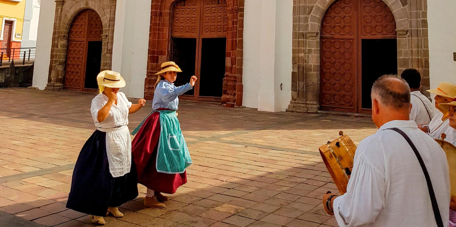 Baile-tradicional-en-San-Sebastian-de-La-Gomera