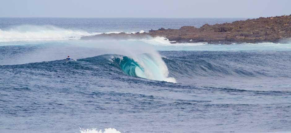 Surfowanie na lewej fali w La Sancie Miejsca do surfowania na Lanzarote