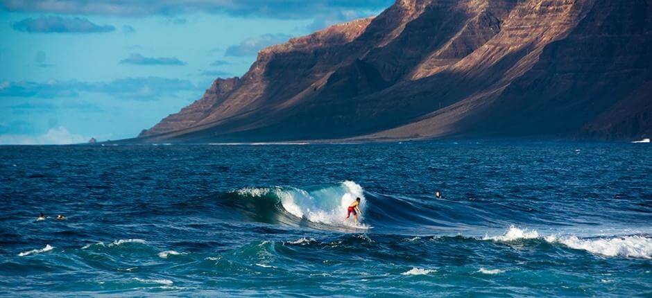 Surfowanie na lewej fali w San Juan Miejsca do surfowania na Lanzarote