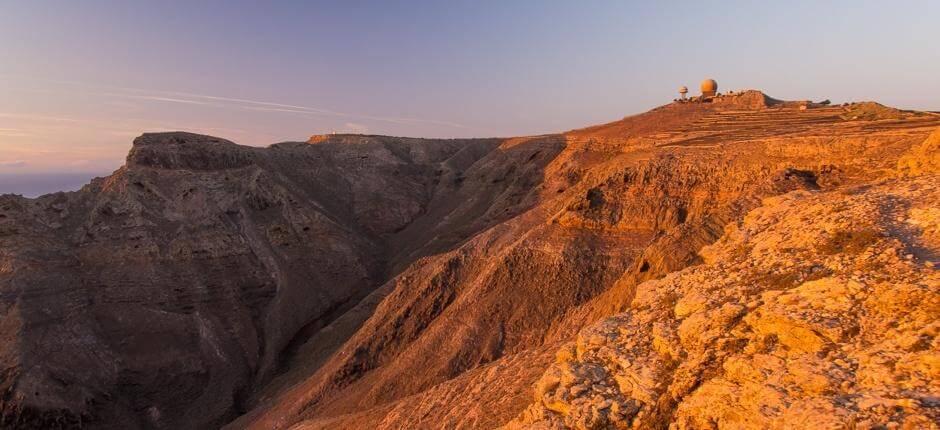 Obserwacja gwiazd w Peñas del Chache na wyspie Lanzarote