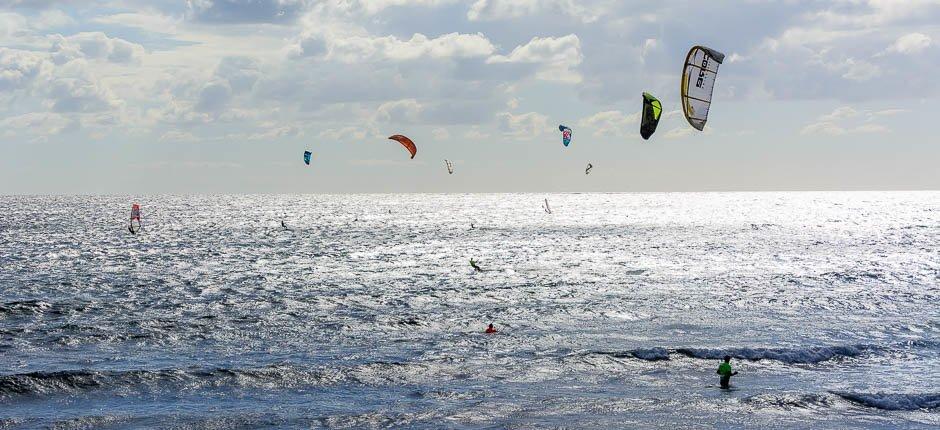 Kitesurfing na plaży w El Médano Miejsca kitesurfingowe na Teneryfie