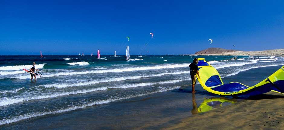 Kitesurfing na plaży w El Médano Miejsca kitesurfingowe na Teneryfie